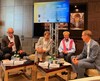 Innenstaatssekretär Dr. Frenzel mit Prof. Dr. Kemmesies (BKA), Prof. Dr Wetzels (Universität Hamburg) und Monika-Maria Kunisch (Landesrat für Kriminalitätsvorbeugung)